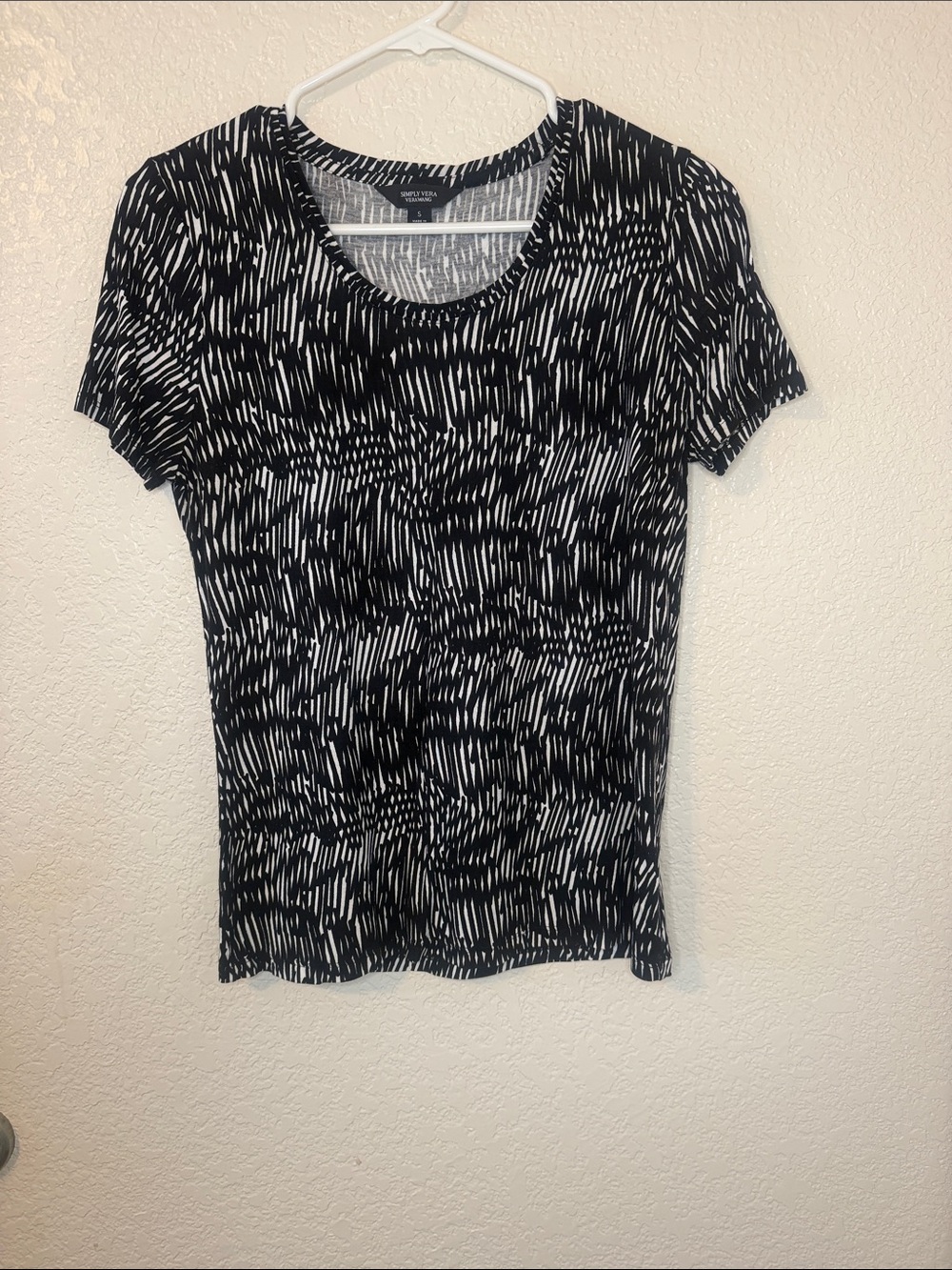 Vera Wang Black and White Short Sleeve Abstract Stripe Tee